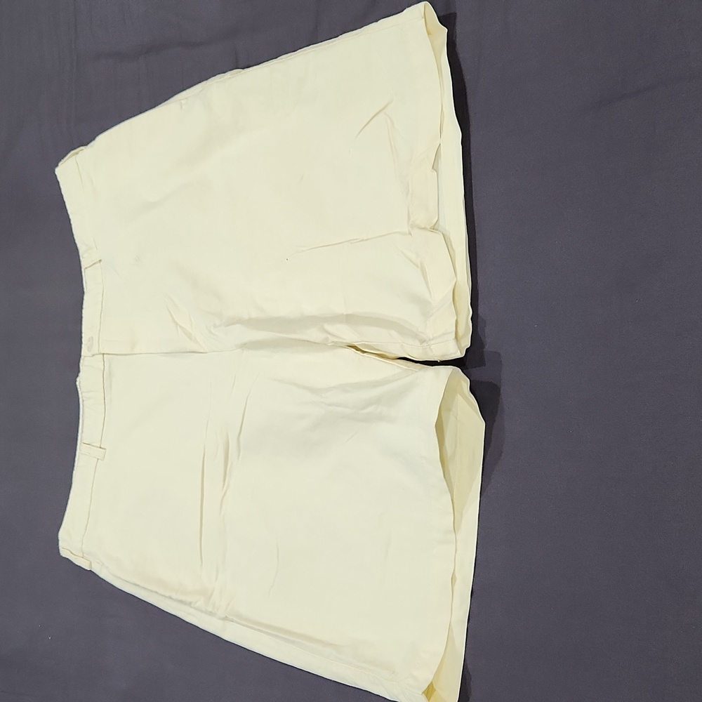 Izod Shorts - Yellow - 40 - Like New